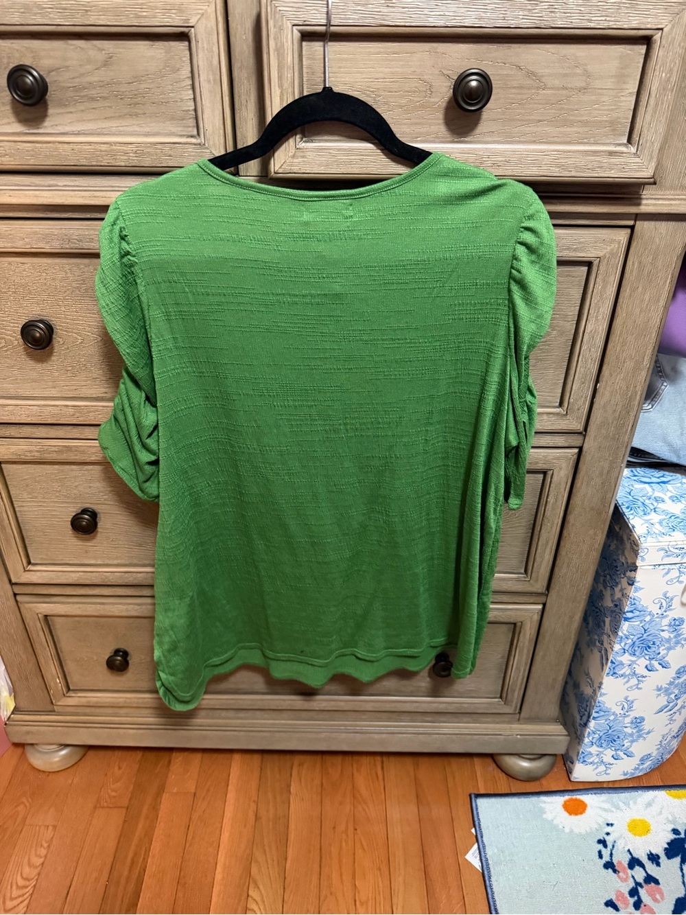 Max Studio Bright Green Ruched Sleeve Scoop Neck Tunic - Picture 2 of 4